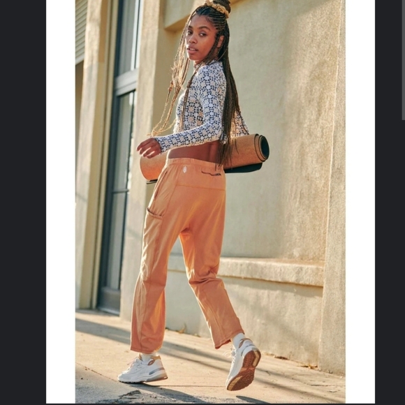 FREE PEOPLE MOVEMENT HOT SHOT PANTS - AMBER GLOW xs - Picture 1 of 9